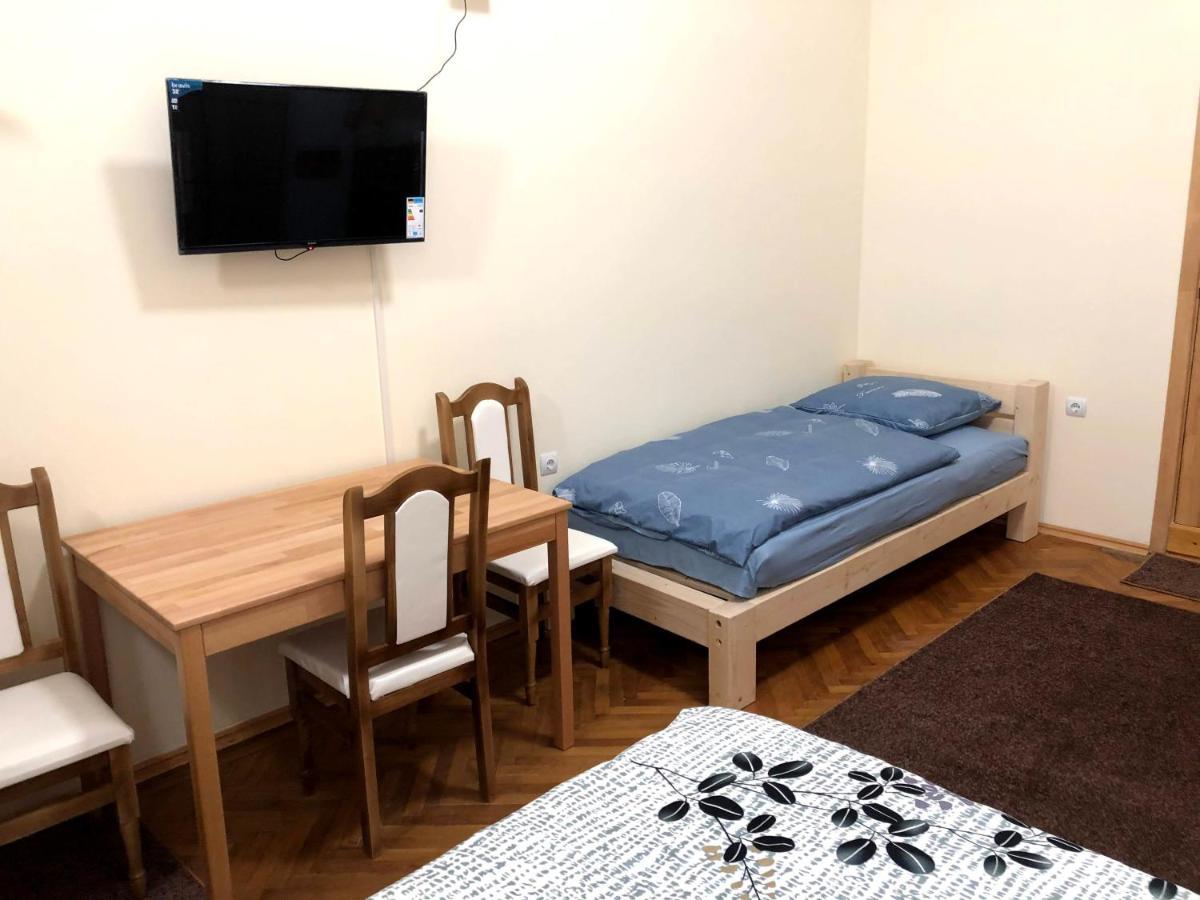 Gil Apartments, Korzo 7,2 Centre Uzhhorod Bagian luar foto